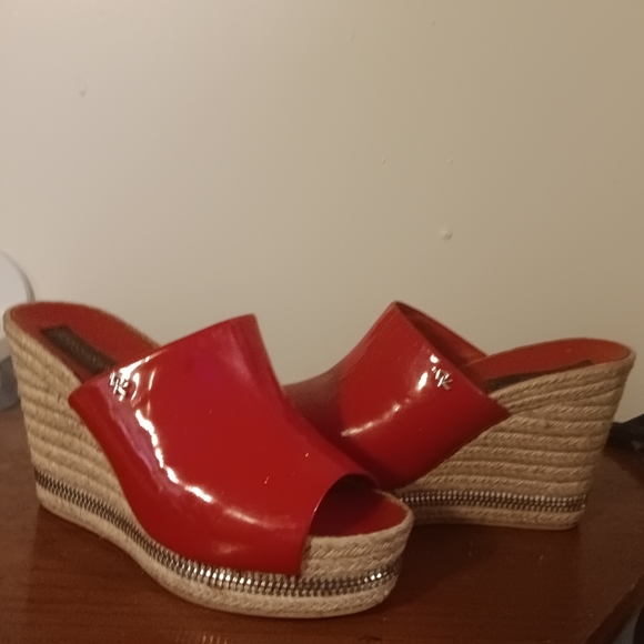 Beautiful Red wedge heels - Picture 4 of 4